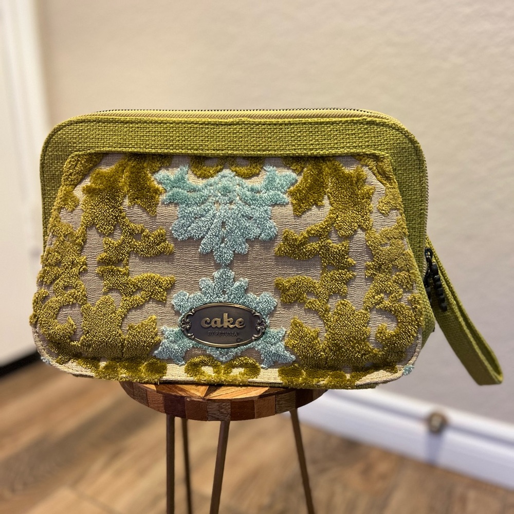 Petunia Pickle Bottom Diaper Changing Green and Blue Clutch